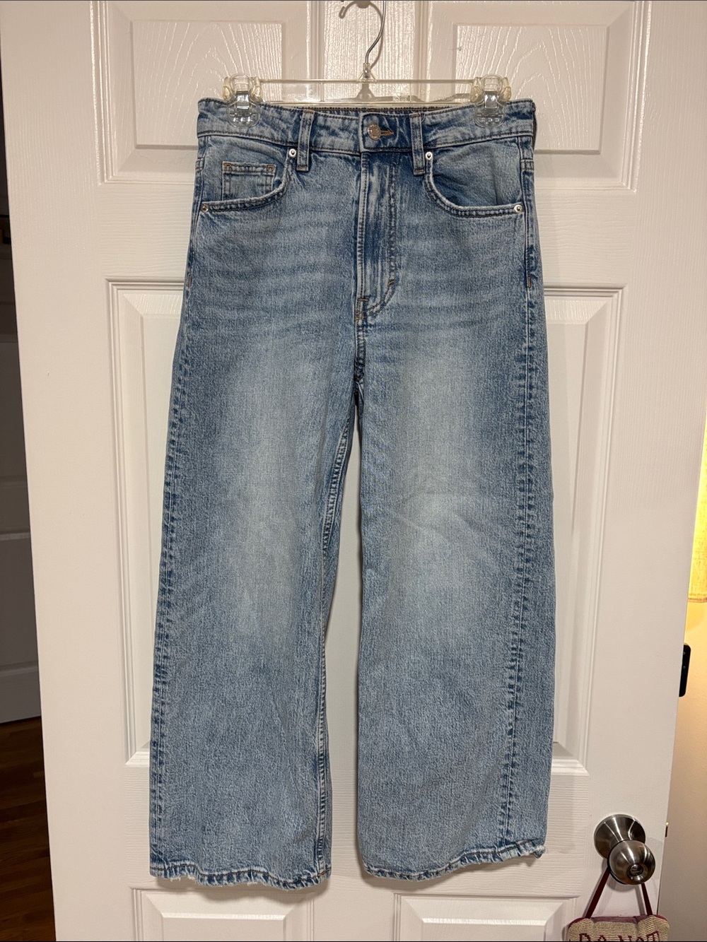 H&M Women’s 24” Inseam High Waist Light Wide Leg Cropped Denim Jean Pants Size 4